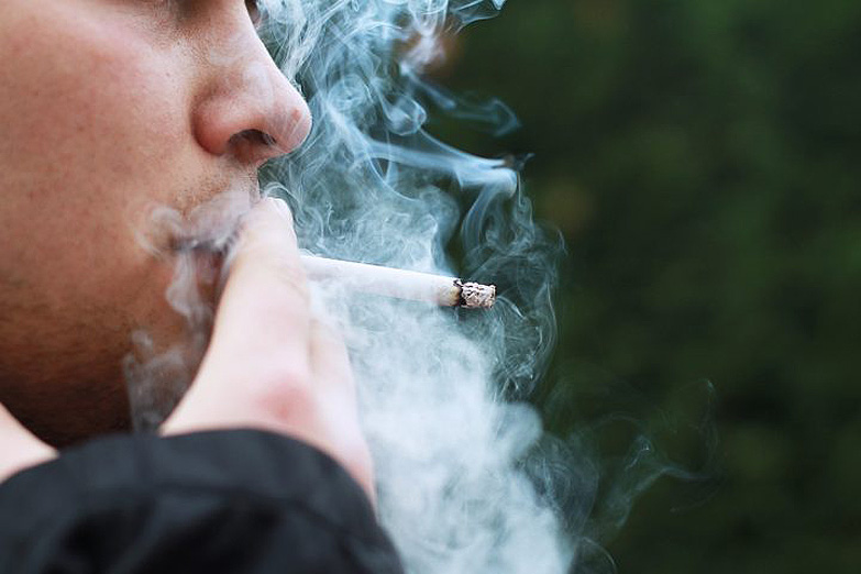 Con la reforma tributaria, el gobierno les baja los impuestos a los cigarrillos