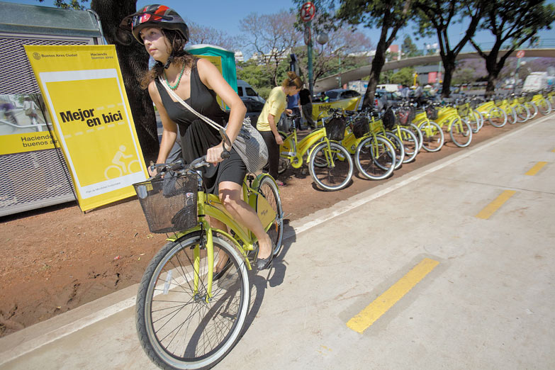 Larreta adjudicó un negocio de $93 millones a Mercado Libre para el cobro de estacionamiento y bicicletas