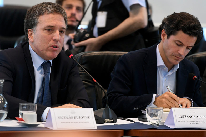 Dujovne defendió la reforma tributaria en Diputados