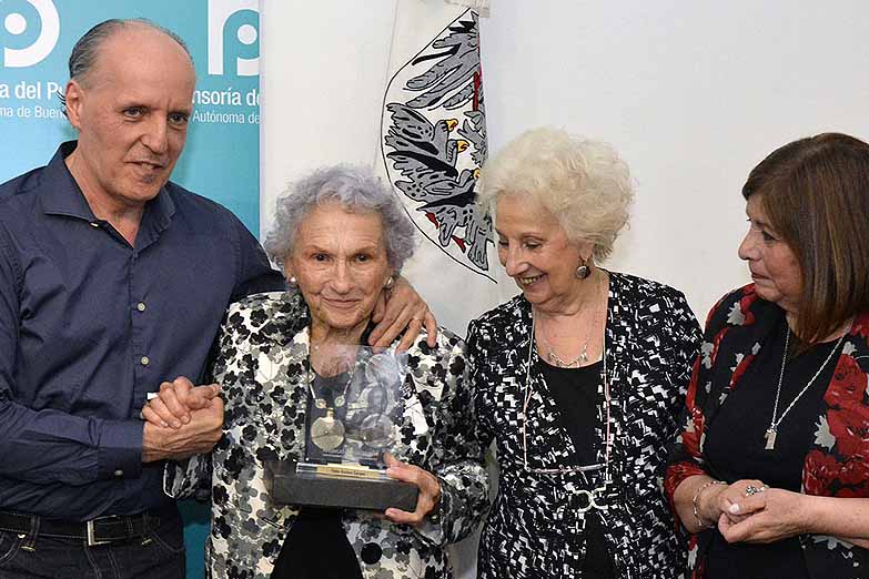 La Defensoría entregó a Lita Boitano y Gustavo Carrara el premio Alicia Oliveira