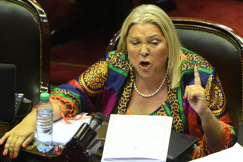 Carrió pidió a los diputados que «no se lleven por delante a las fuerzas del orden»