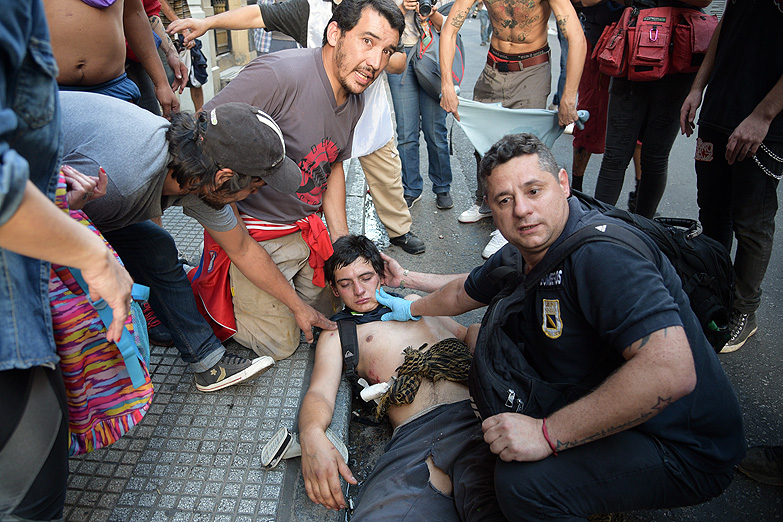 Denunciarán a la policía por los heridos y piden testigos