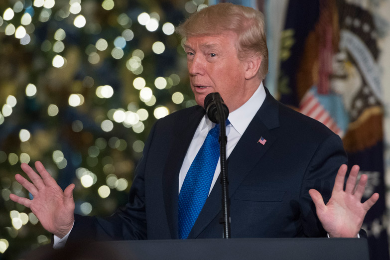 Trump regala rebajas de impuestos a los más ricos para Navidad