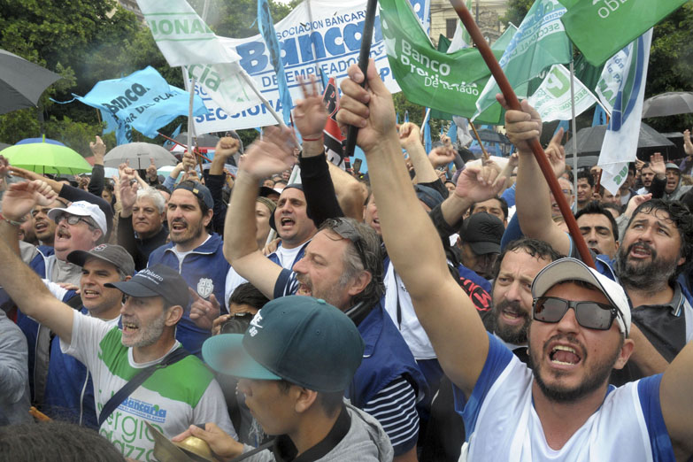 Trabajo dictó la conciliación obligatoria en el conflicto del Bapro contra Vidal