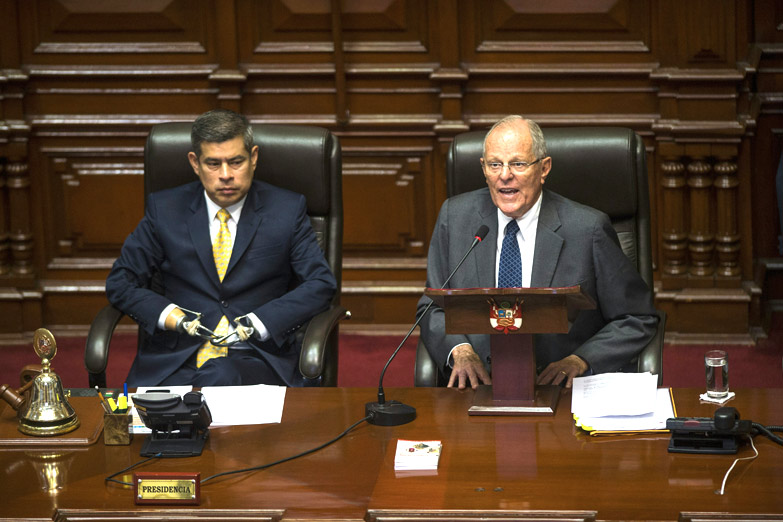 El presidente de Perú se defiende ante el Congreso para no ser destituido