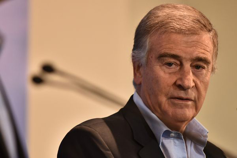 Aguad evalúa hacer homenaje a los 44 submarinistas «en algún momento»