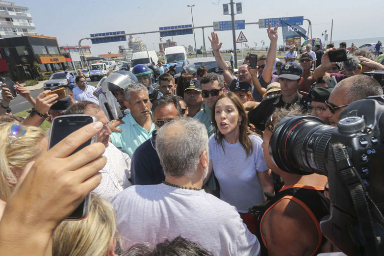 Tensión entre Vidal y guardavidas que reclamaban por puestos de trabajo en Mar del Plata