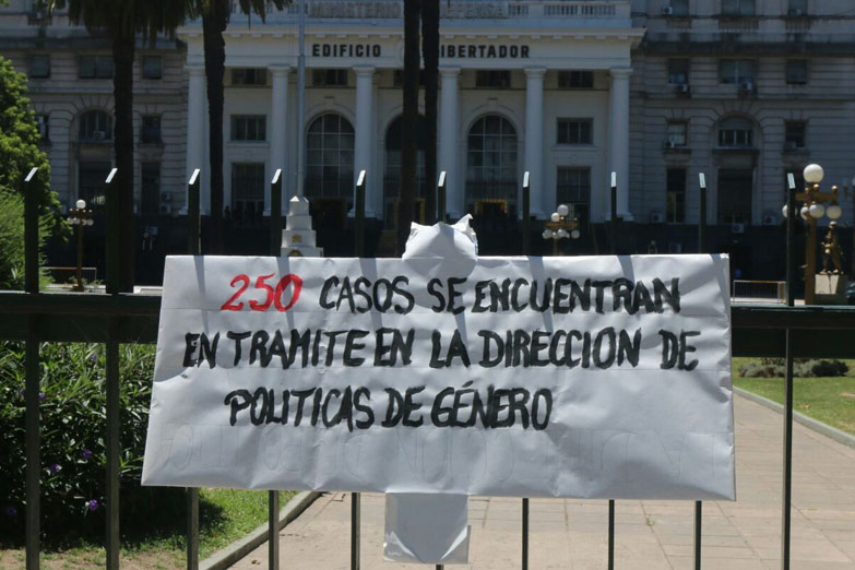Defensa: protesta contra los despidos en DDHH y Género