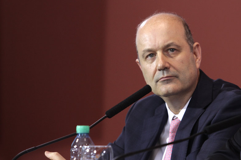 Sturzenegger no afloja: bajó la tasa mucho menos de lo que quería el gobierno