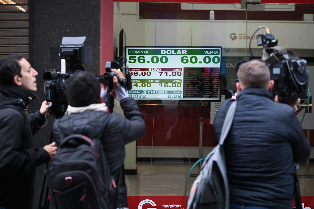 El dólar para la fuga ya está un 35% arriba del oficial