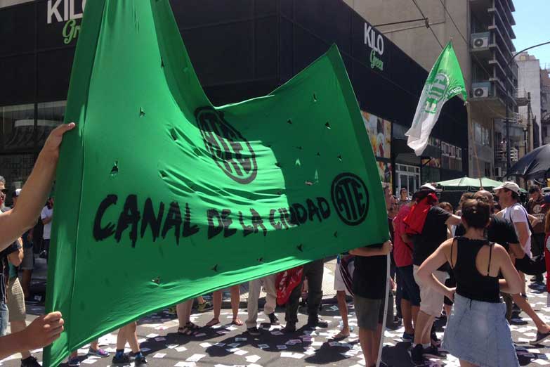 Ocupan el Canal de la Ciudad en rechazo a nuevos despidos