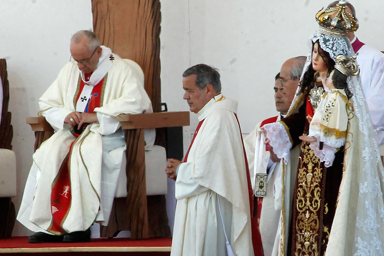 Antes de irse de Chile, el pontífice defendió a un obispo acusado de encubrir a un cura pedófilo
