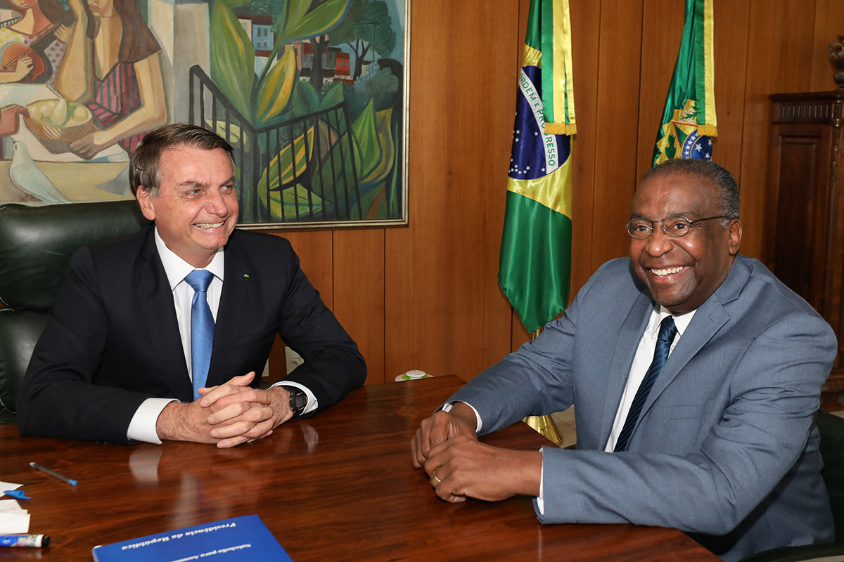 El ministro de Educación de Bolsonaro debió renunciar por mentir sobre su formación académica