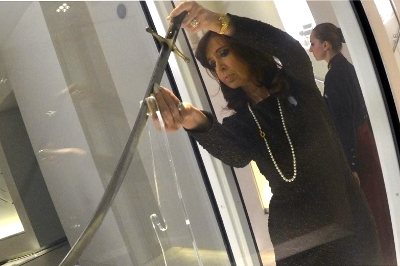 «¡Qué le corten la cabeza!» La historia judicial de la supuesta orden de decapitar con una katana en nombre de CFK