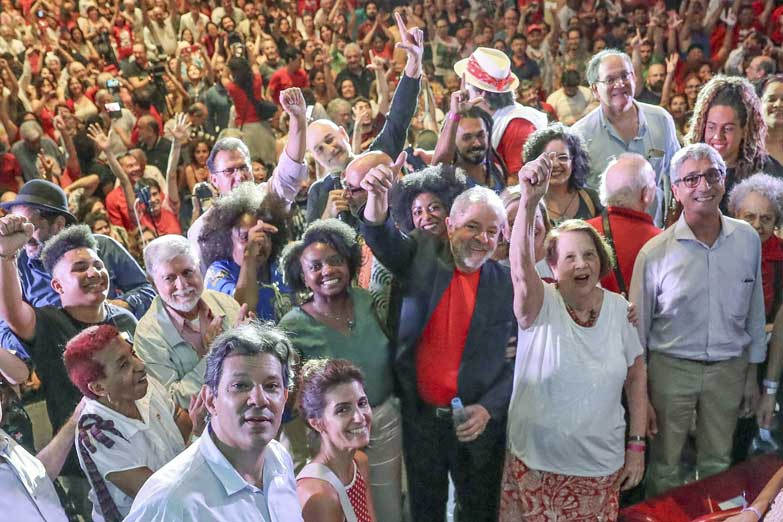 Lula espera la sentencia en pleno contraataque político