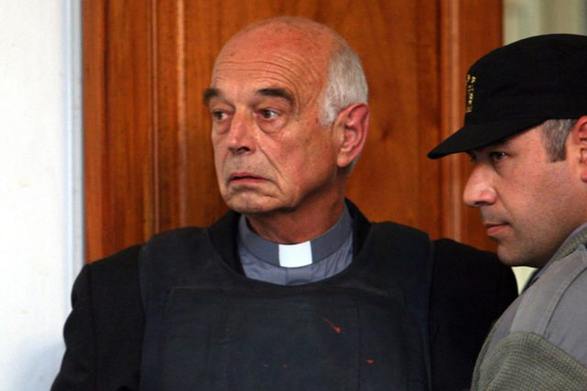Los organismos de DDHH piden al Papa Francisco que expulse a Von Wernich de la Iglesia