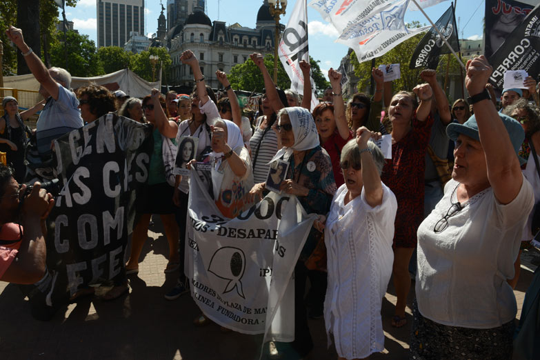 El día que Macri ignoró a los pueblos originarios, las Madres de Plaza de Mayo marcharon por Rafael Nahuel