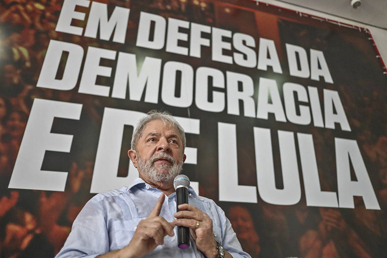 Lula resiste a los embates del establishment que busca sacarlo de la cancha
