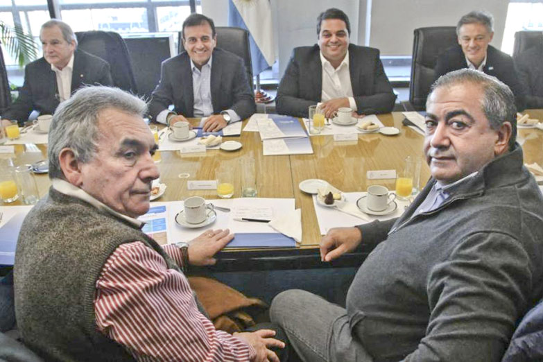 Reforma laboral en cuotas: preparan dos cajas millonarias para seducir a los sindicatos