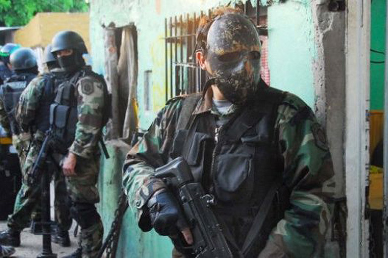 Vidal se suma a la ola y también compra pistolas Taser para la Policía bonaerense