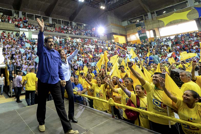 Maduro adelantó los comicios a pedido de la oposición, que ahora no quiere participar