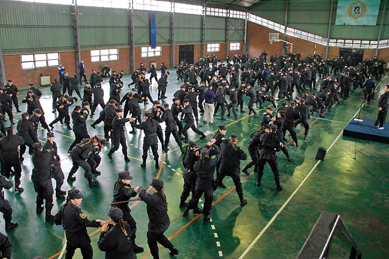Por un caso similar al de La Rioja, el gobierno de Kirchner prohibió el ‘baile’ a los cadetes de la Federal