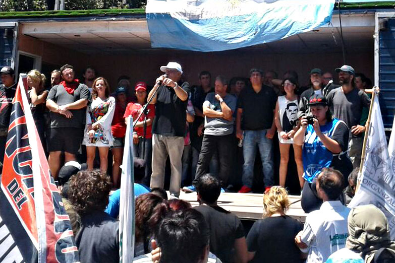 Movimientos sociales, camioneros, CGT y CTA marcharon unidos en La Plata