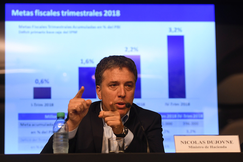 En España, un economista cruzó a Dujovne por la pobreza