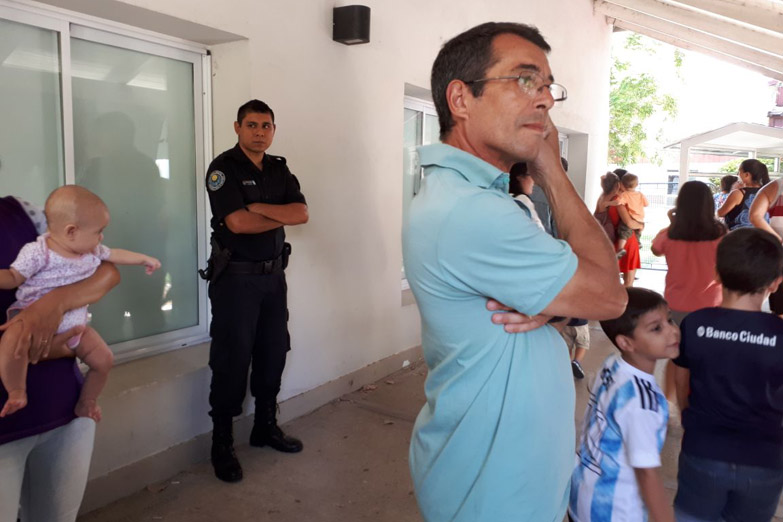 INTI: policías armados dentro del jardín de infantes