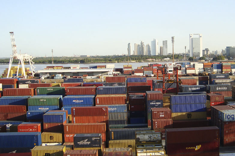 Diagnósticos enfrentados sobre el déficit comercial