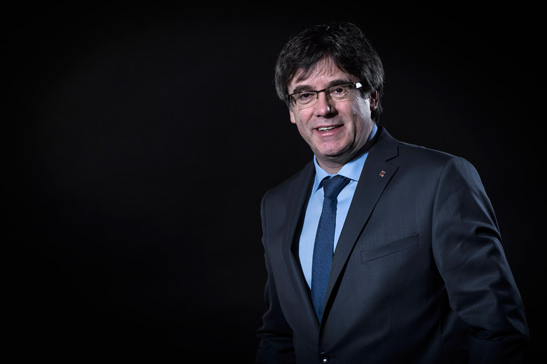 Puigdemont renuncia a ser presidente de Cataluña