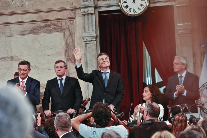 Evasivas y triunfalismo