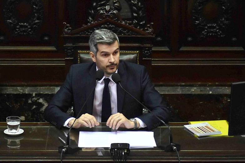 Fuertes críticas a Caputo mientras Peña brinda su primer informe en el Congreso