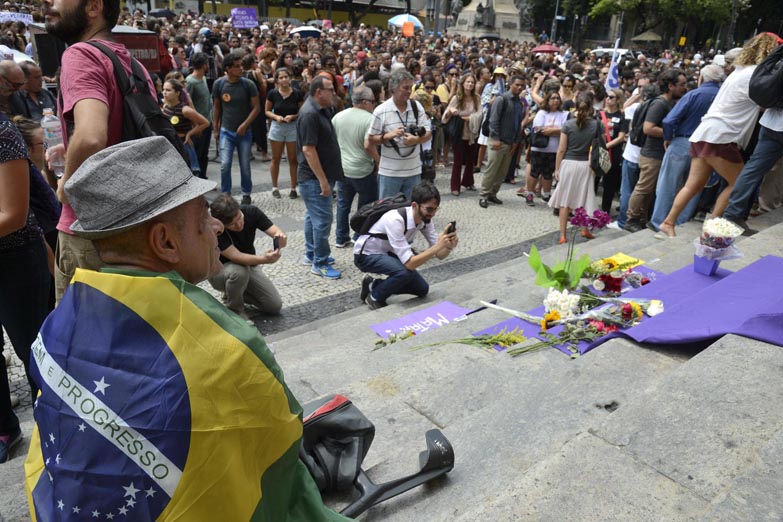 Miles de personas despiden los restos de Marielle Franco