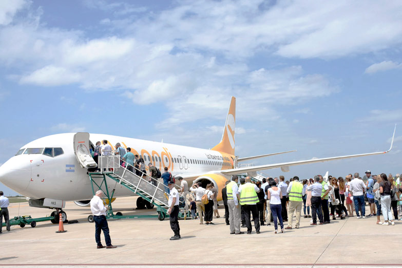 FlyBondi incumple su propio plan de negocios y el Estado no la controla