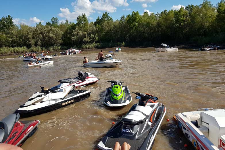 Tras el conflicto por las escuelas, crece el acoso a los isleños: el Delta, un botín del negocio inmobiliario