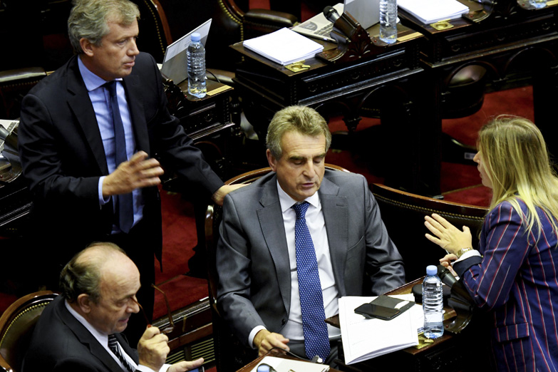 «Están haciendo pelota el Congreso»: el encendido discurso de Rossi