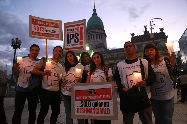La marcha de antorchas en defensa de la educación pública