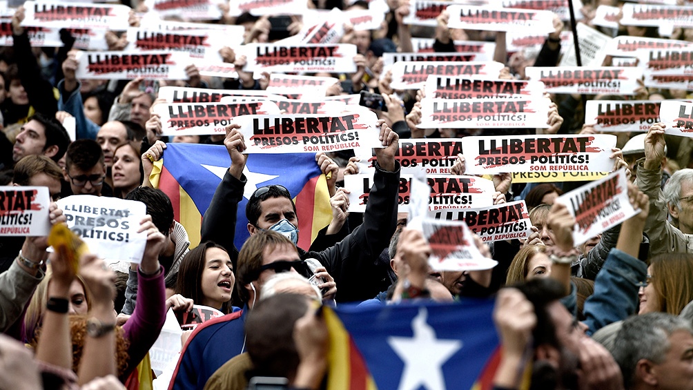 Barcelona: heridos y detenidos en una protesta por el arresto de Puigdemont