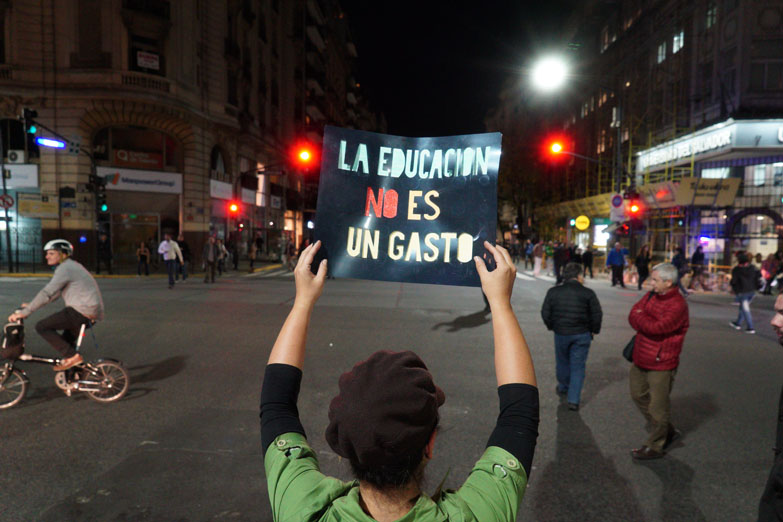 Vidal ordena jubilar de oficio a alrededor de 3000 docentes