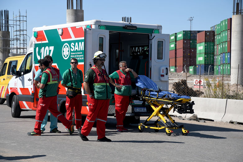 Evacúan una escuela por la rotura de un caño de gas en Retiro
