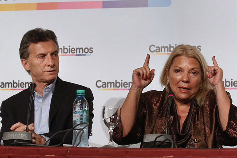 Carrió acusó a Macri de no ser «decente» y luego se retractó