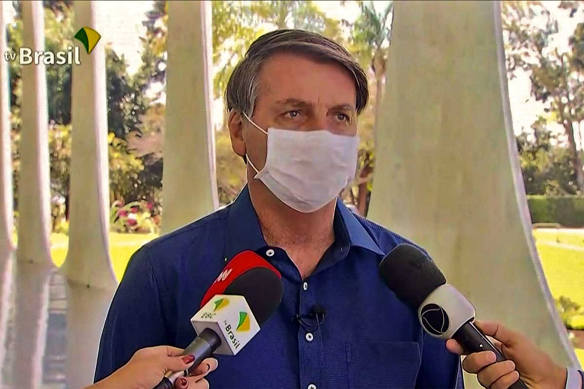 Bolsonaro está desnudo