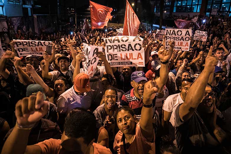 El pueblo brasileño hizo una vigilia por Da Silva