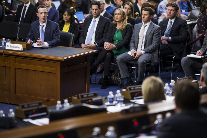 Zuckerberg se consideró «responsable» por el uso inadecuado de datos