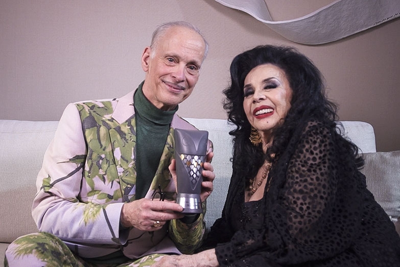 Dos potencias se saludan: John Waters y la Coca Sarli en el BAFICI