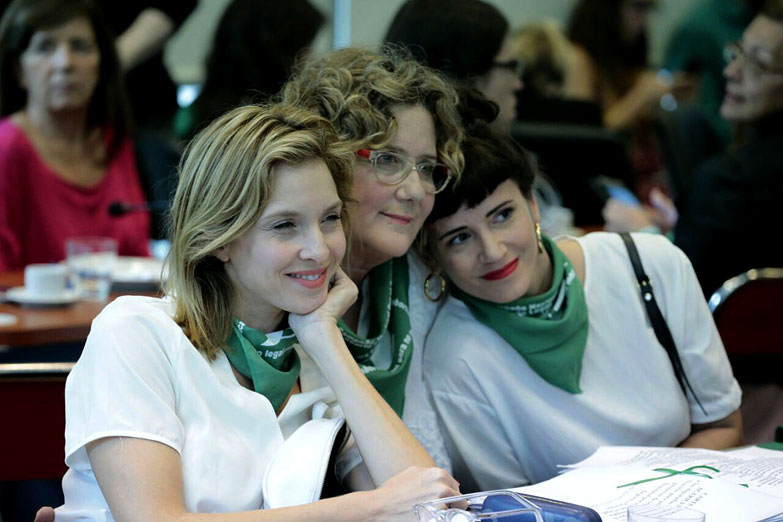 Sigue el debate por el aborto legal en medio del rechazo a presiones del sector antilegalizador