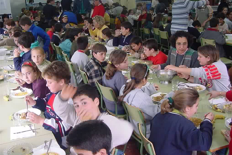 Polémica: los chicos ya no comerán pan en el menú escolar porteño