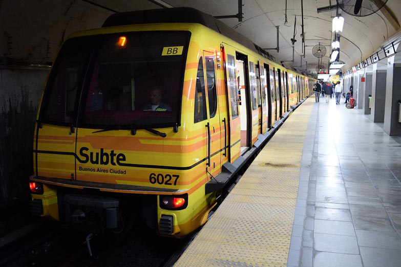 Metrovías distribuye ganancias mientras recibe millonarios subsidios