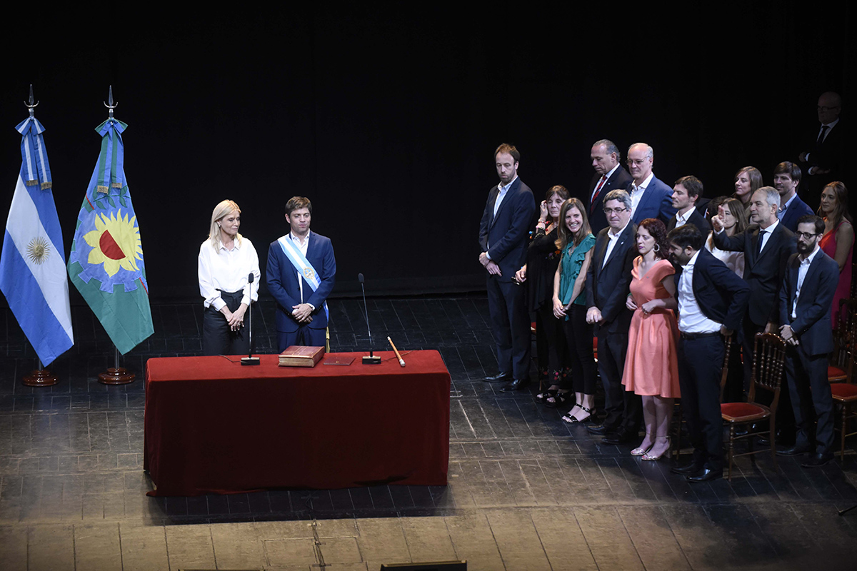 Kicillof le tomó juramento a su gabinete: «Quiero un gobierno solidario y militante»
